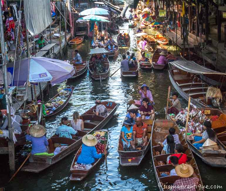 Damnoen Saduak Floating Market