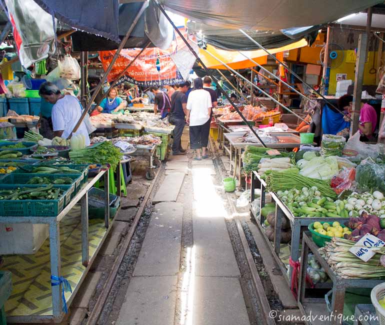 The Umbrella Pull-down Market