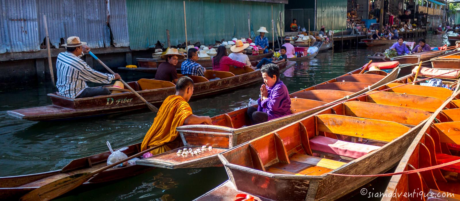 Damnoen Saduak Floating Market